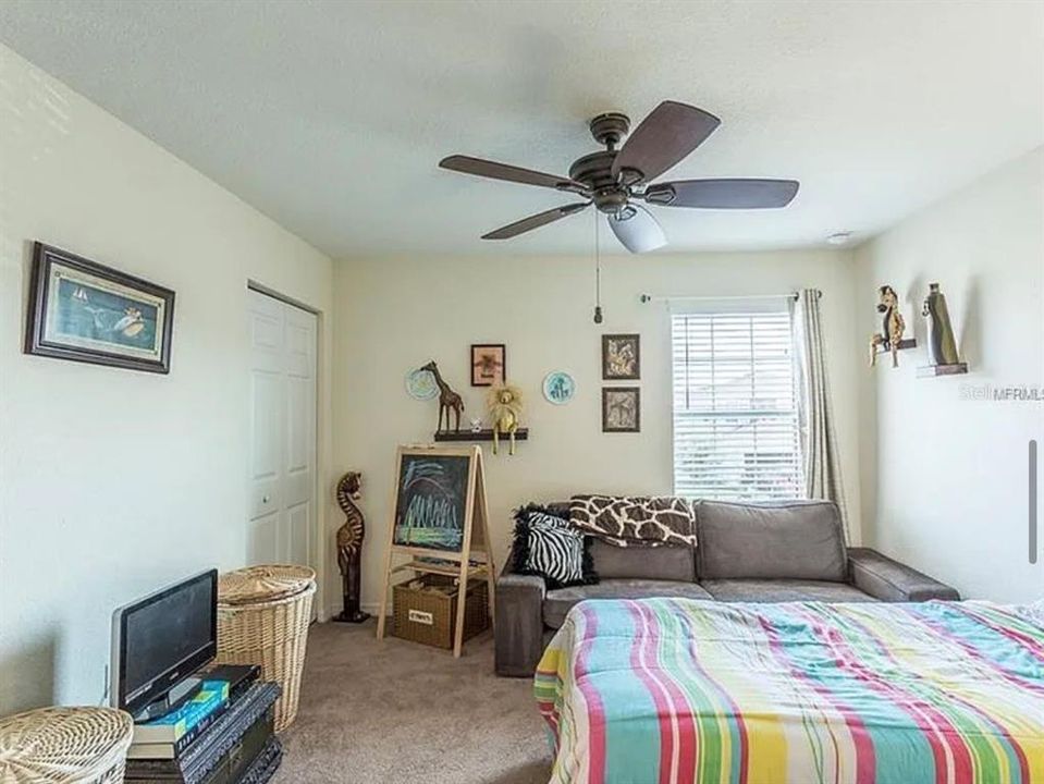 En Venta: $265,000 (4 camas, 3 baños, 1912 Pies cuadrados)