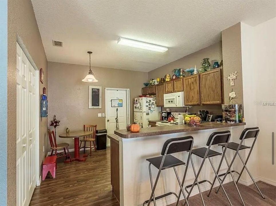 En Venta: $265,000 (4 camas, 3 baños, 1912 Pies cuadrados)