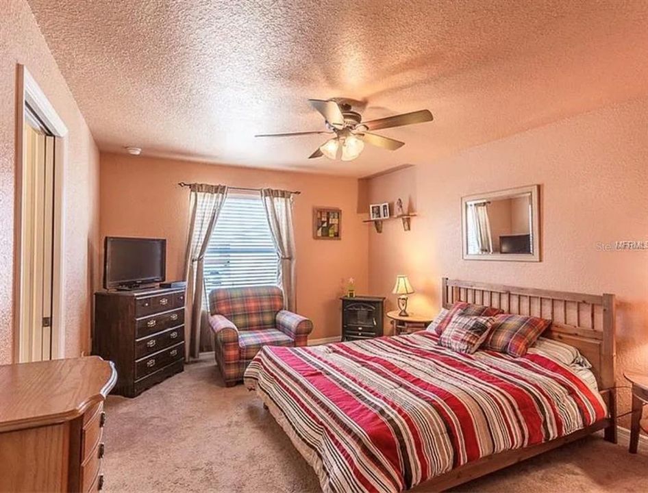 En Venta: $265,000 (4 camas, 3 baños, 1912 Pies cuadrados)