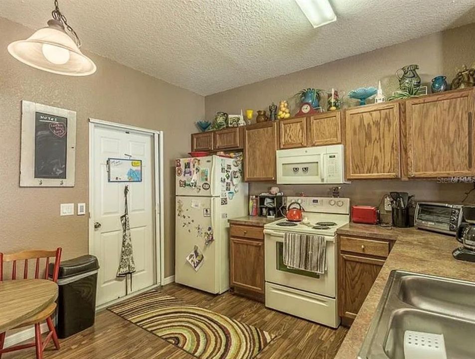 En Venta: $265,000 (4 camas, 3 baños, 1912 Pies cuadrados)