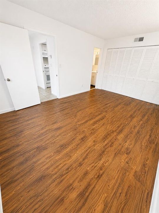 For Rent: $999 (1 beds, 1 baths, 775 Square Feet)