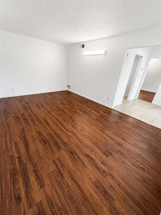 For Rent: $999 (1 beds, 1 baths, 775 Square Feet)
