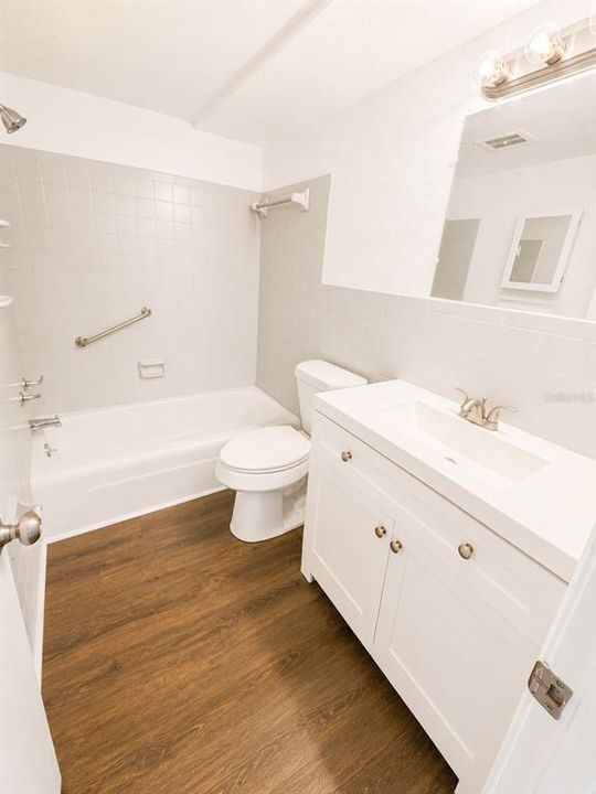 For Rent: $999 (1 beds, 1 baths, 775 Square Feet)