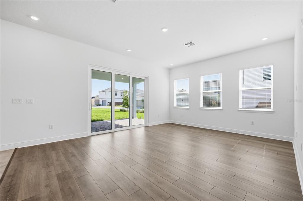 В аренду: $3,895 (4 спален, 3 ванн, 2445 Квадратных фут)