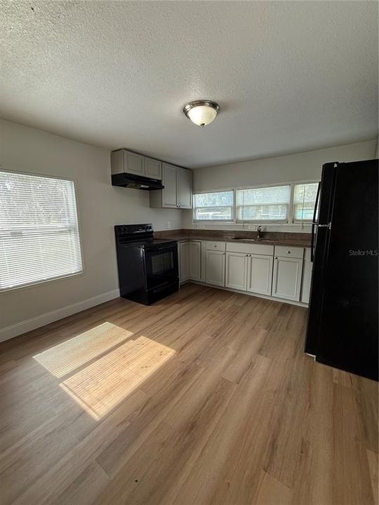В аренду: $1,425 (3 спален, 1 ванн, 850 Квадратных фут)