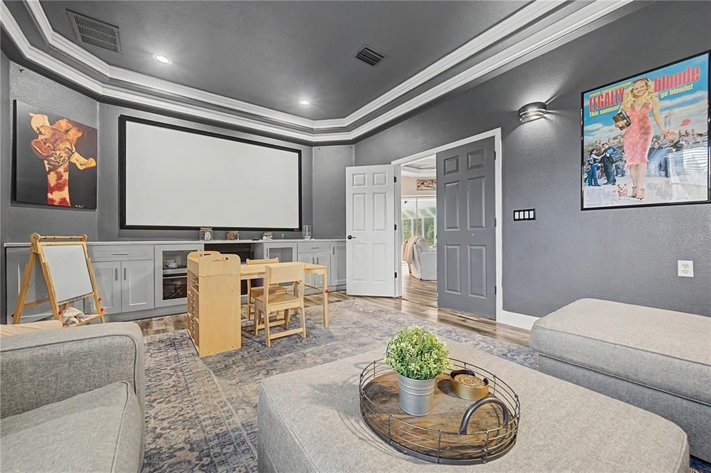 En Venta: $1,449,900 (4 camas, 2 baños, 2903 Pies cuadrados)