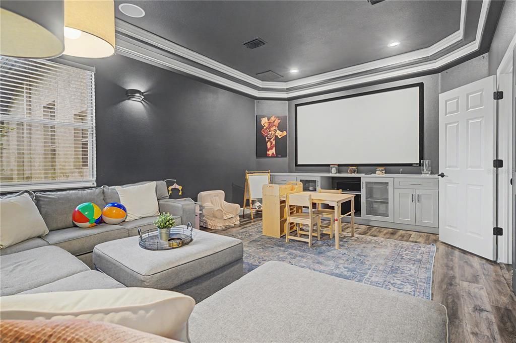 En Venta: $1,449,900 (4 camas, 2 baños, 2903 Pies cuadrados)