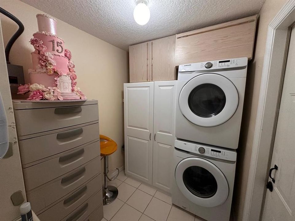 На продажу: $400,000 (3 спален, 2 ванн, 2074 Квадратных фут)