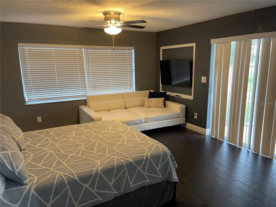 For Rent: $3,000 (5 beds, 3 baths, 2385 Square Feet)