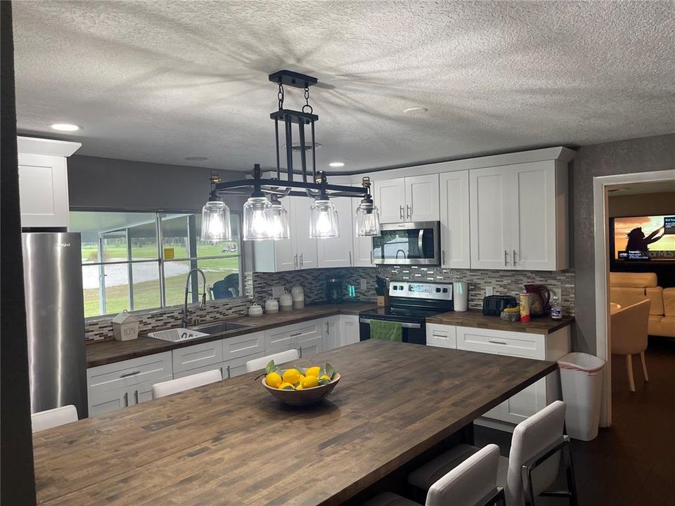 For Rent: $3,000 (5 beds, 3 baths, 2385 Square Feet)