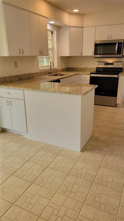 For Rent: $2,400 (2 beds, 2 baths, 1889 Square Feet)
