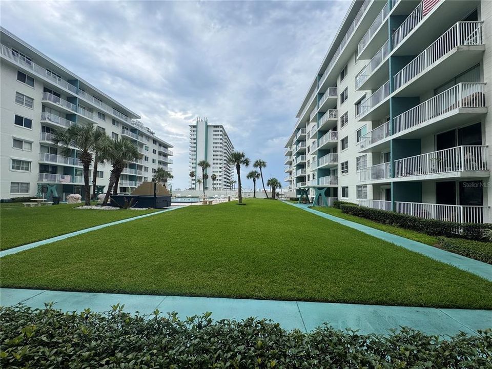 For Sale: $249,000 (1 beds, 1 baths, 728 Square Feet)