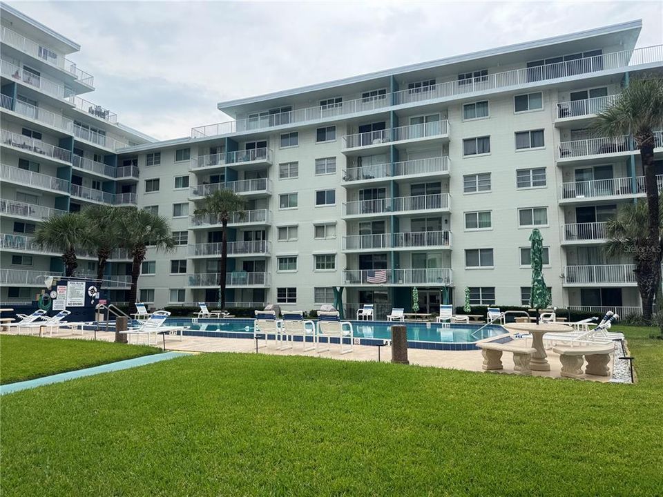For Sale: $249,000 (1 beds, 1 baths, 728 Square Feet)