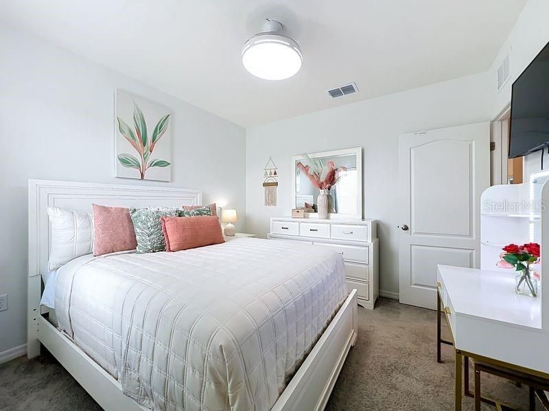 For Sale: $407,000 (5 beds, 3 baths, 2522 Square Feet)