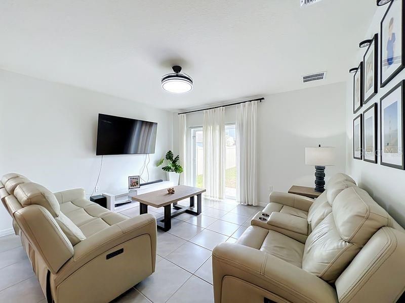 For Sale: $407,000 (5 beds, 3 baths, 2522 Square Feet)