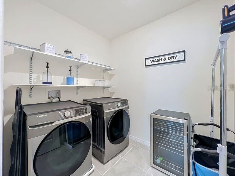 For Sale: $407,000 (5 beds, 3 baths, 2522 Square Feet)