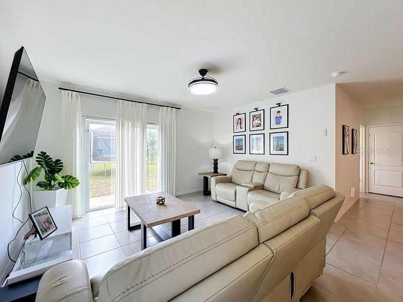 For Sale: $407,000 (5 beds, 3 baths, 2522 Square Feet)