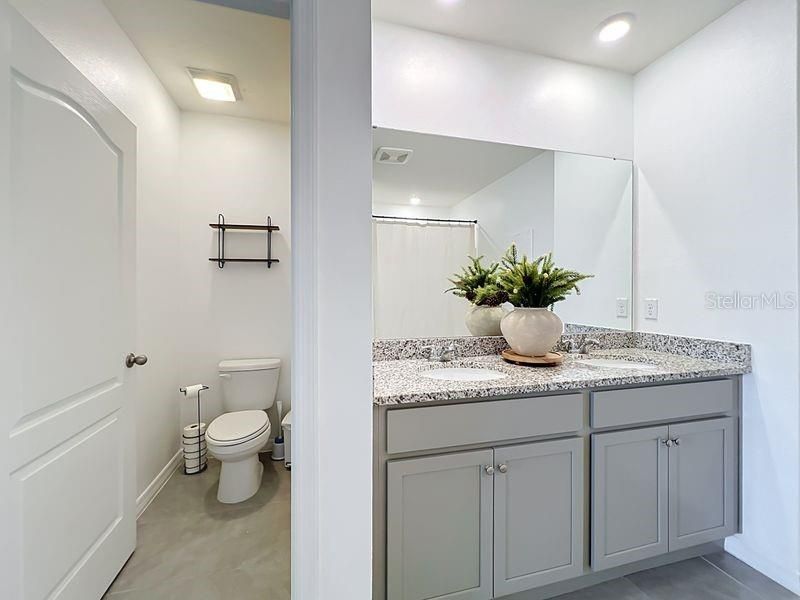 For Sale: $407,000 (5 beds, 3 baths, 2522 Square Feet)