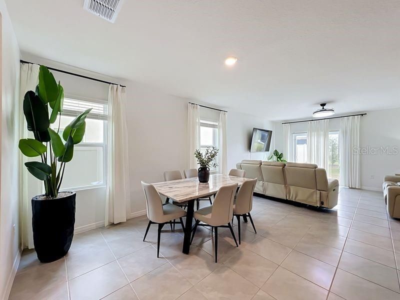 For Sale: $407,000 (5 beds, 3 baths, 2522 Square Feet)