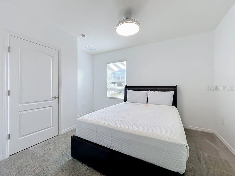 For Sale: $407,000 (5 beds, 3 baths, 2522 Square Feet)