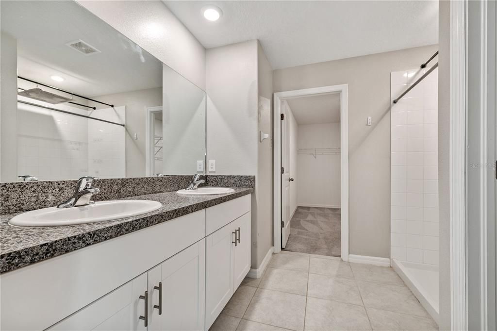 En Venta: $399,900 (4 camas, 2 baños, 2635 Pies cuadrados)
