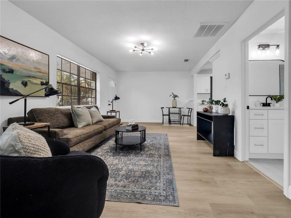 For Sale: $314,900 (2 beds, 2 baths, 876 Square Feet)