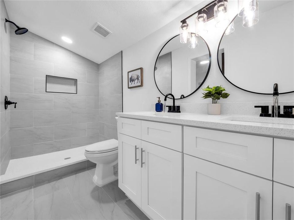 For Sale: $314,900 (2 beds, 2 baths, 876 Square Feet)