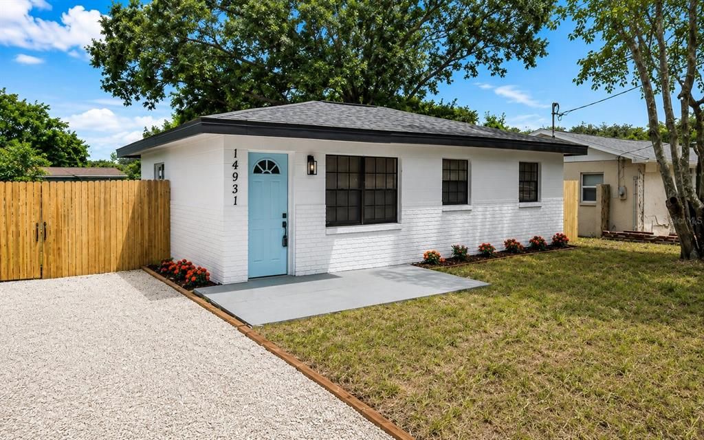 For Sale: $314,900 (2 beds, 2 baths, 876 Square Feet)