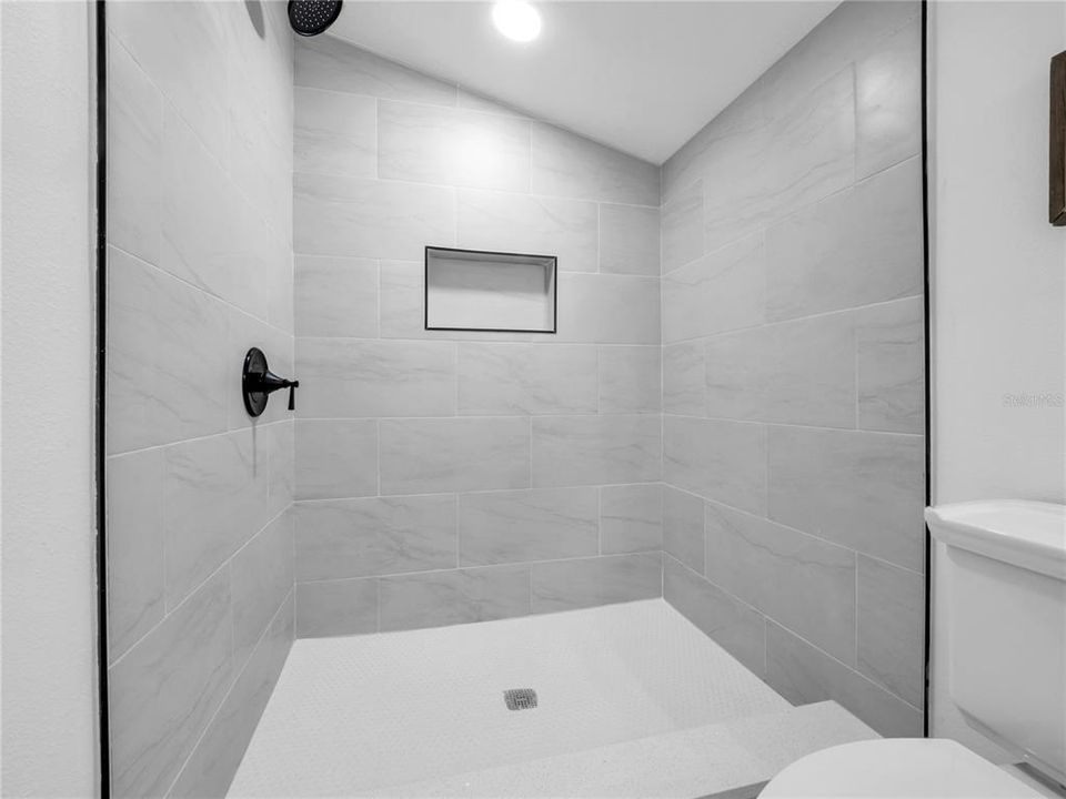 For Sale: $314,900 (2 beds, 2 baths, 876 Square Feet)