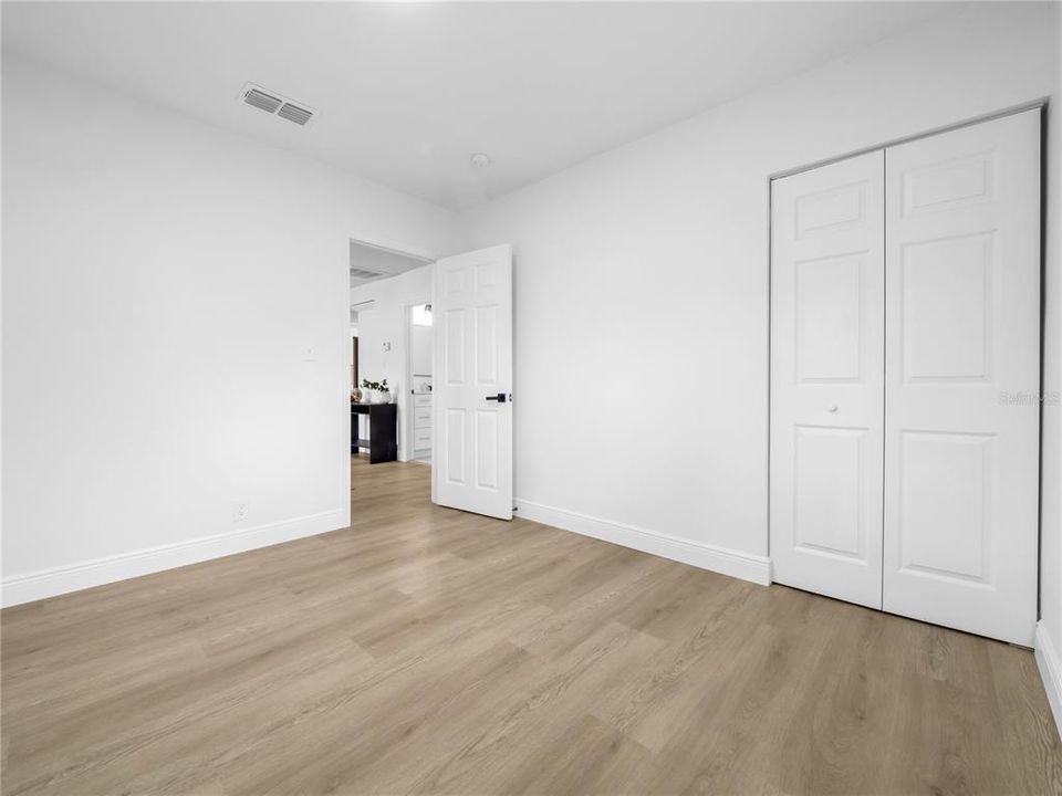 For Sale: $314,900 (2 beds, 2 baths, 876 Square Feet)