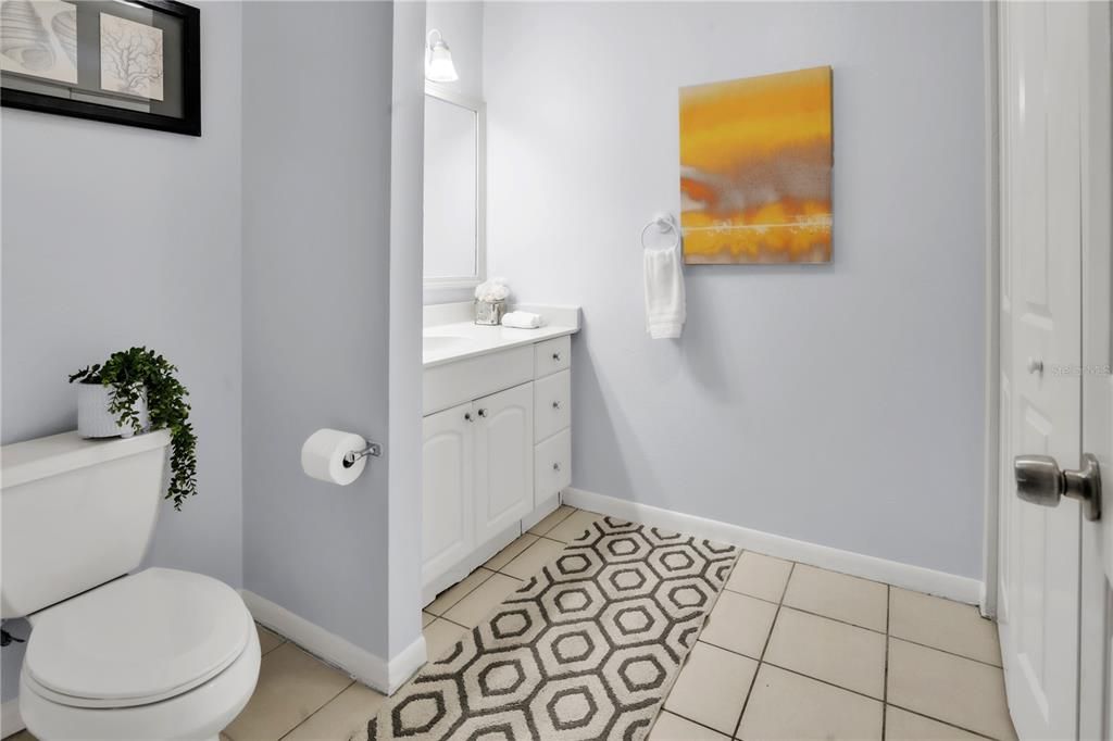 For Rent: $1,375 (2 beds, 1 baths, 813 Square Feet)