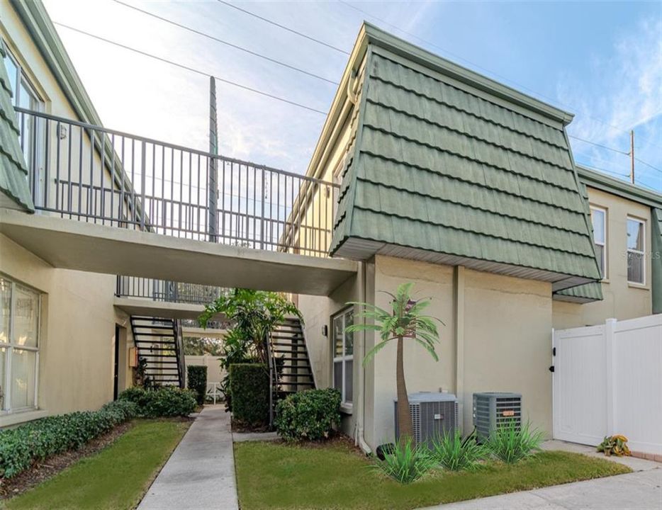 For Rent: $1,375 (2 beds, 1 baths, 813 Square Feet)
