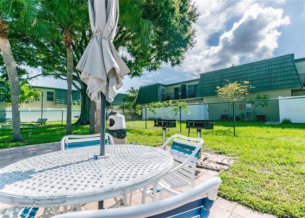 For Rent: $1,375 (2 beds, 1 baths, 813 Square Feet)