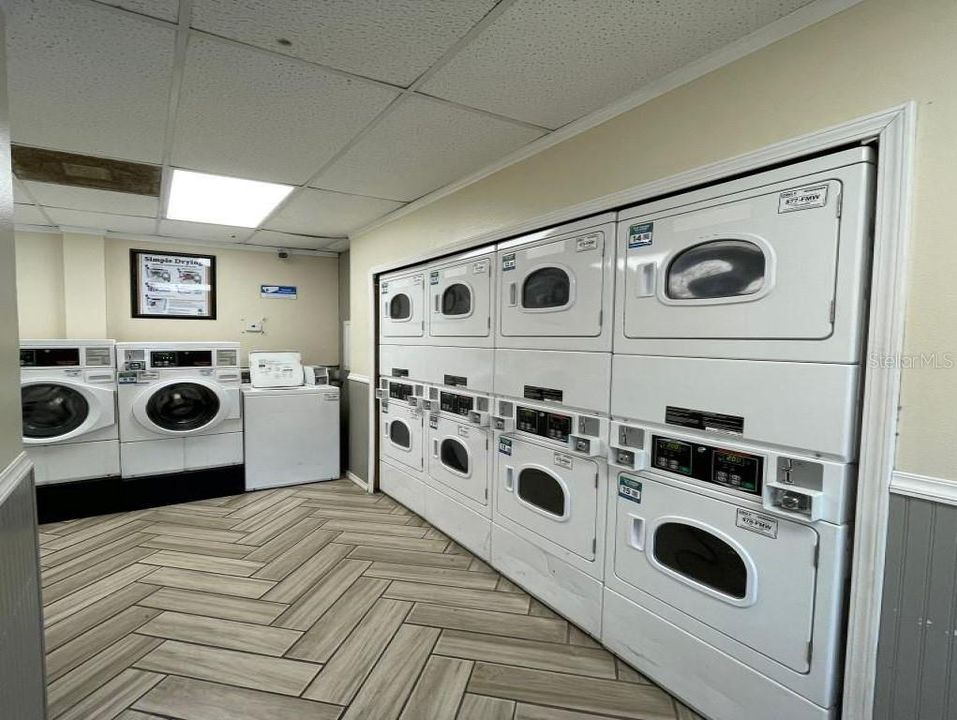 For Rent: $1,375 (2 beds, 1 baths, 813 Square Feet)