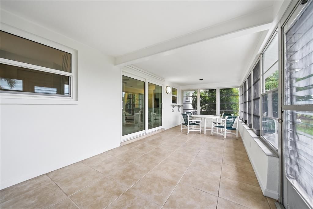 For Sale: $469,000 (2 beds, 1 baths, 1029 Square Feet)