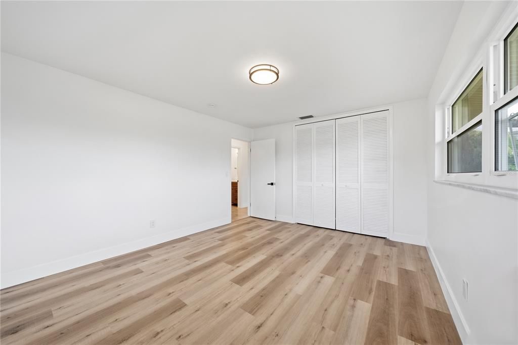 For Sale: $469,000 (2 beds, 1 baths, 1029 Square Feet)