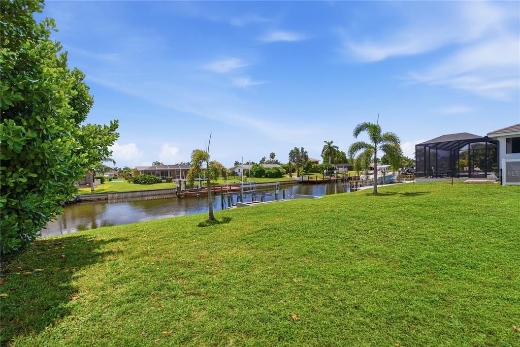 For Sale: $469,000 (2 beds, 1 baths, 1029 Square Feet)