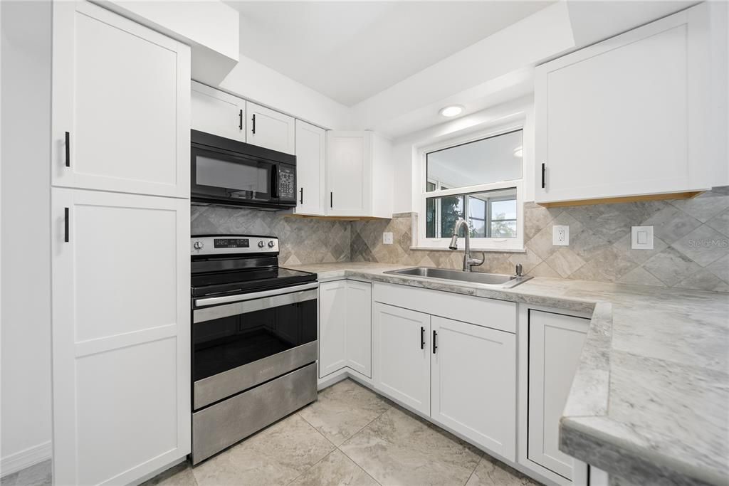 For Sale: $469,000 (2 beds, 1 baths, 1029 Square Feet)