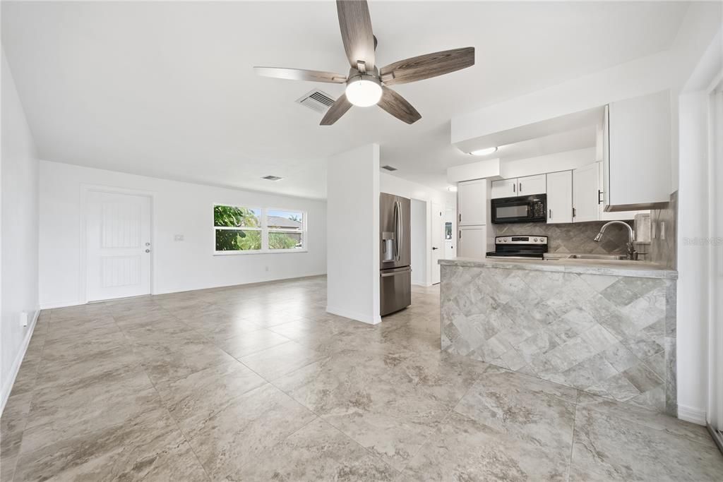 For Sale: $469,000 (2 beds, 1 baths, 1029 Square Feet)