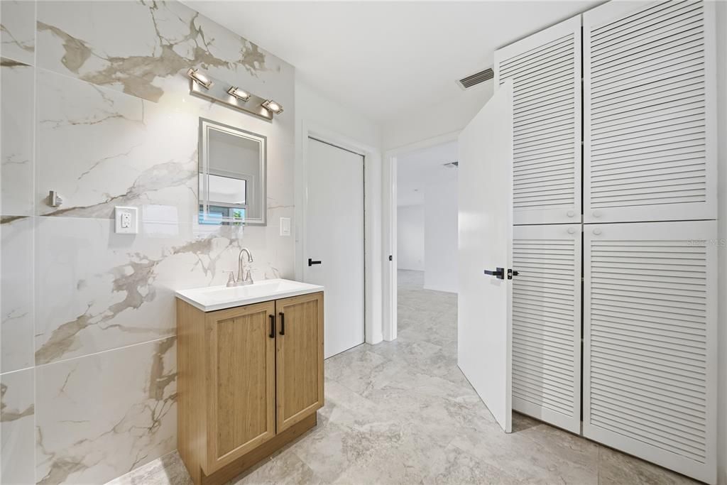 For Sale: $469,000 (2 beds, 1 baths, 1029 Square Feet)