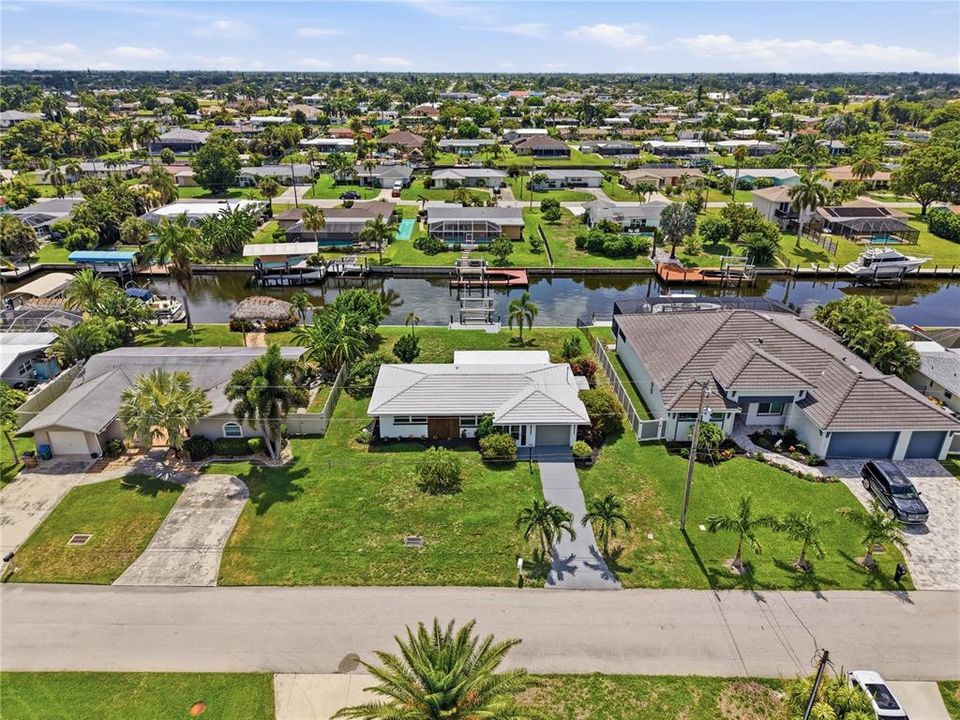 For Sale: $469,000 (2 beds, 1 baths, 1029 Square Feet)