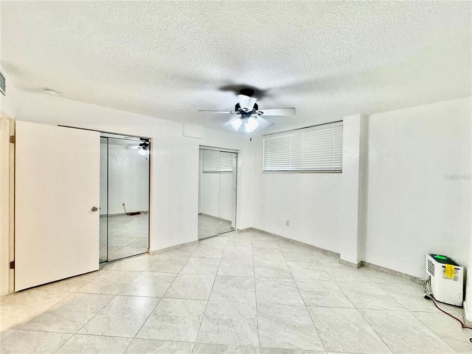For Rent: $1,650 (1 beds, 1 baths, 960 Square Feet)