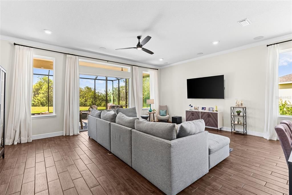 For Sale: $490,000 (3 beds, 2 baths, 2220 Square Feet)