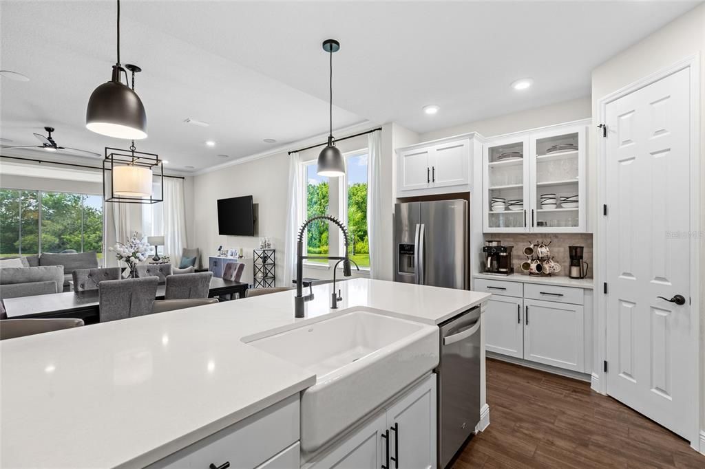For Sale: $490,000 (3 beds, 2 baths, 2220 Square Feet)