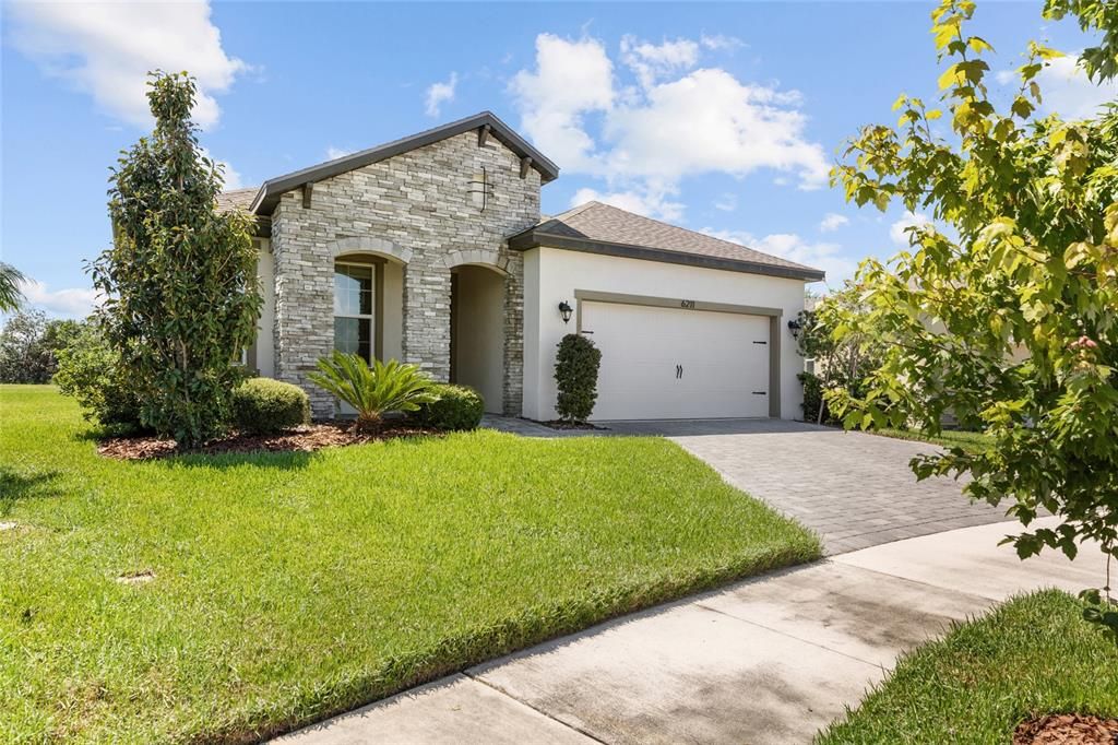 For Sale: $490,000 (3 beds, 2 baths, 2220 Square Feet)
