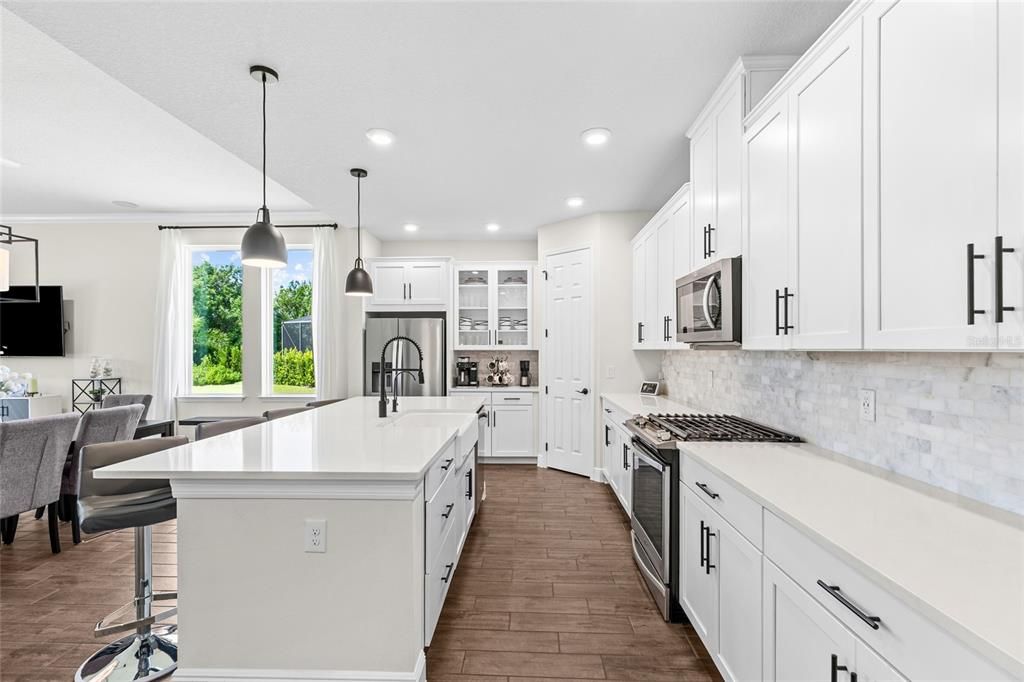 For Sale: $490,000 (3 beds, 2 baths, 2220 Square Feet)