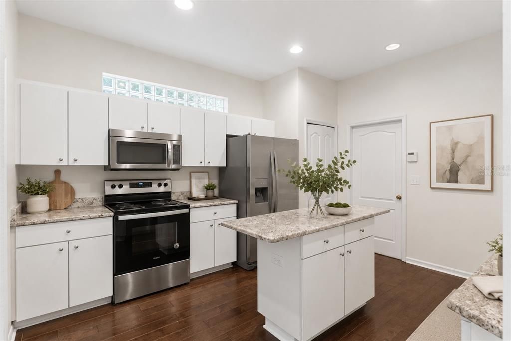 For Rent: $3,500 (3 beds, 2 baths, 1636 Square Feet)