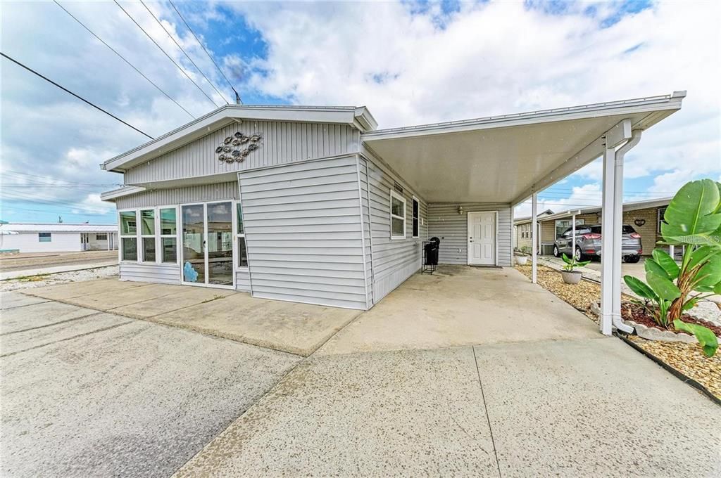 For Sale: $139,900 (2 beds, 2 baths, 2083 Square Feet)