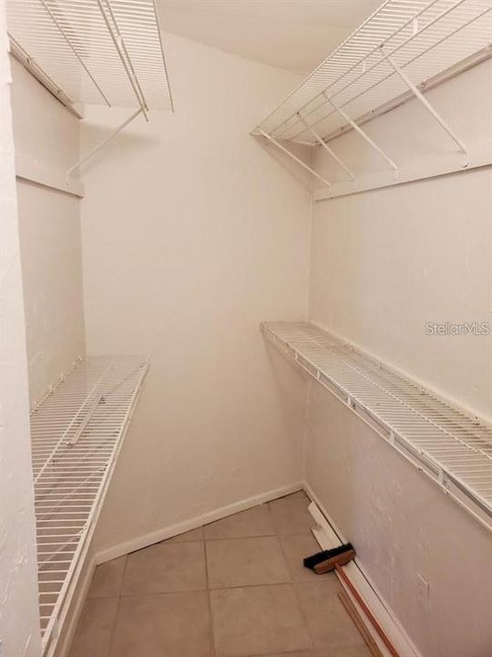 For Sale: $139,900 (2 beds, 2 baths, 2083 Square Feet)