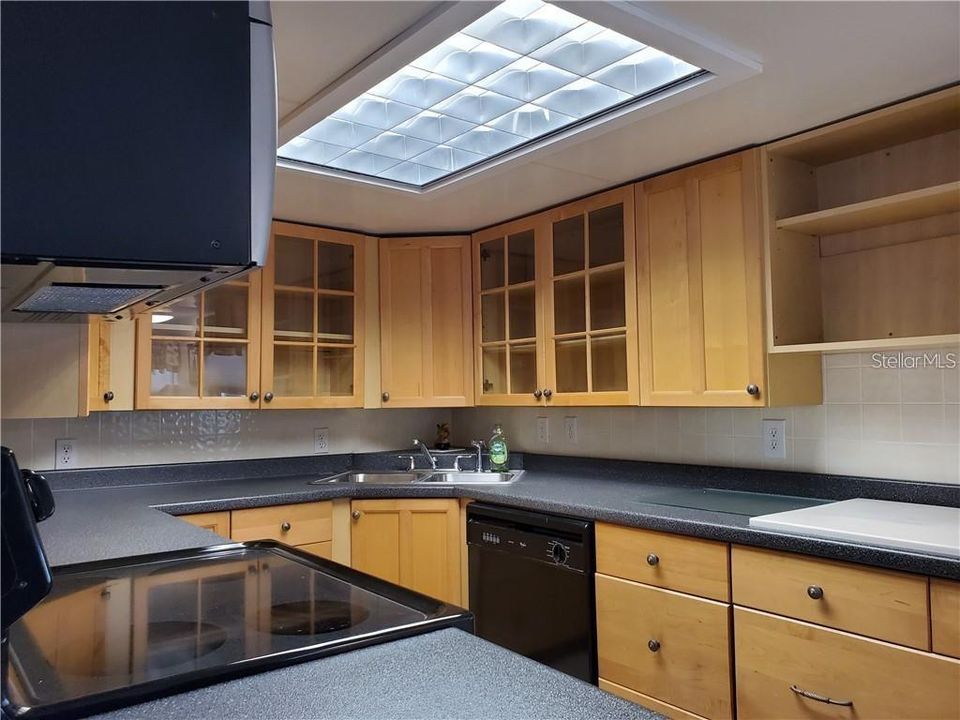 For Sale: $139,900 (2 beds, 2 baths, 2083 Square Feet)